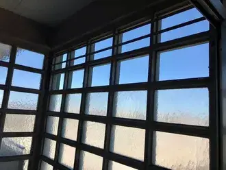 gebrochenes Glas